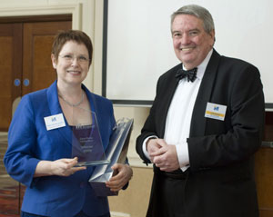 iimawards09 Diane Ashton-Jeanes – IIM Case Study Winner 2009 with Tom Brass – IIM Chairman